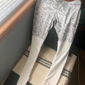ALO Yoga White Leggings with Snakeskin Detail